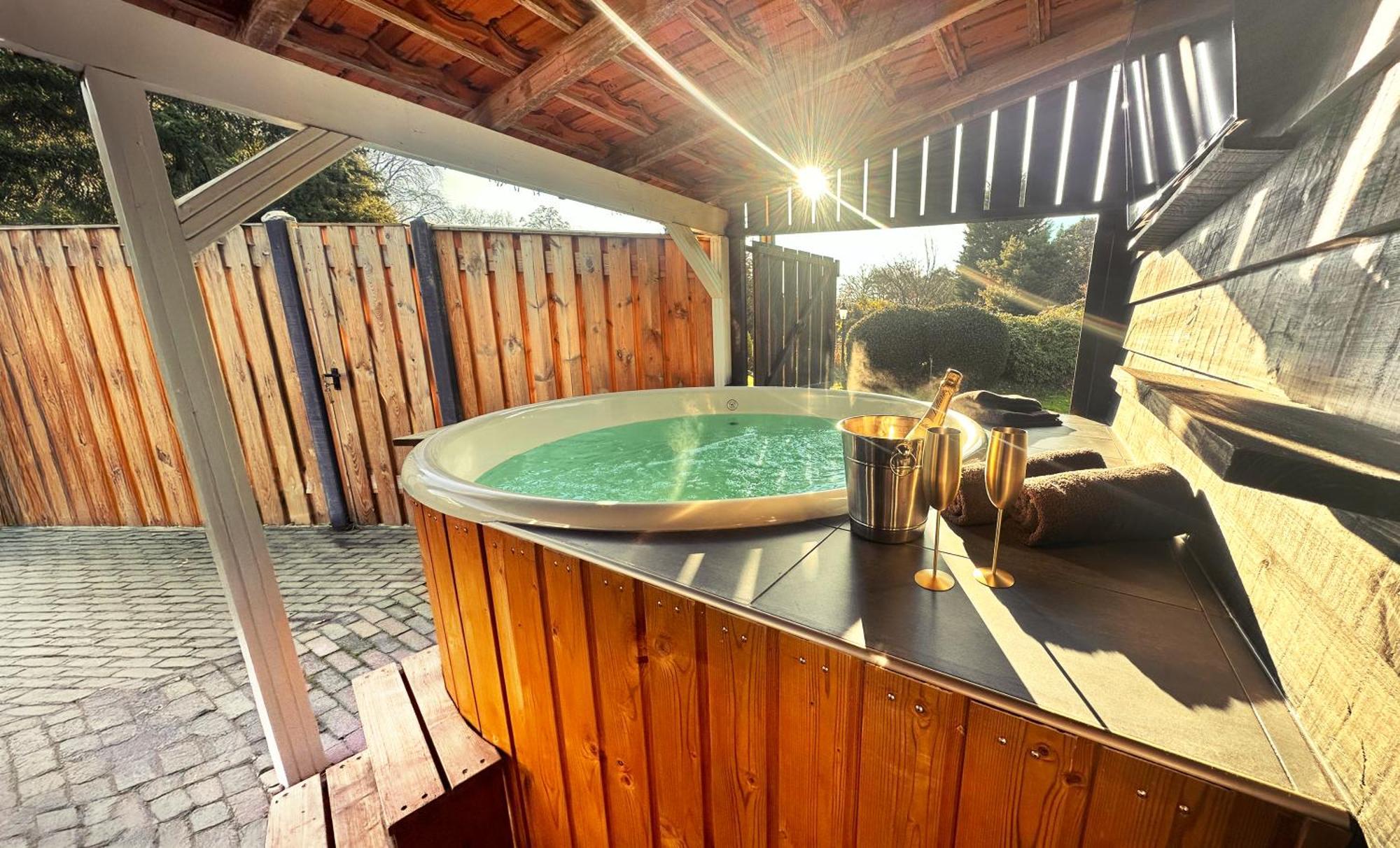 Wellness Tuin - Ultieme Partner Beleving - St Hubertus Suite Met Jacuzzi ,Openhaard, Prive Hottub En Prive Sauna In Jachthut Stijl Герст Екстер'єр фото