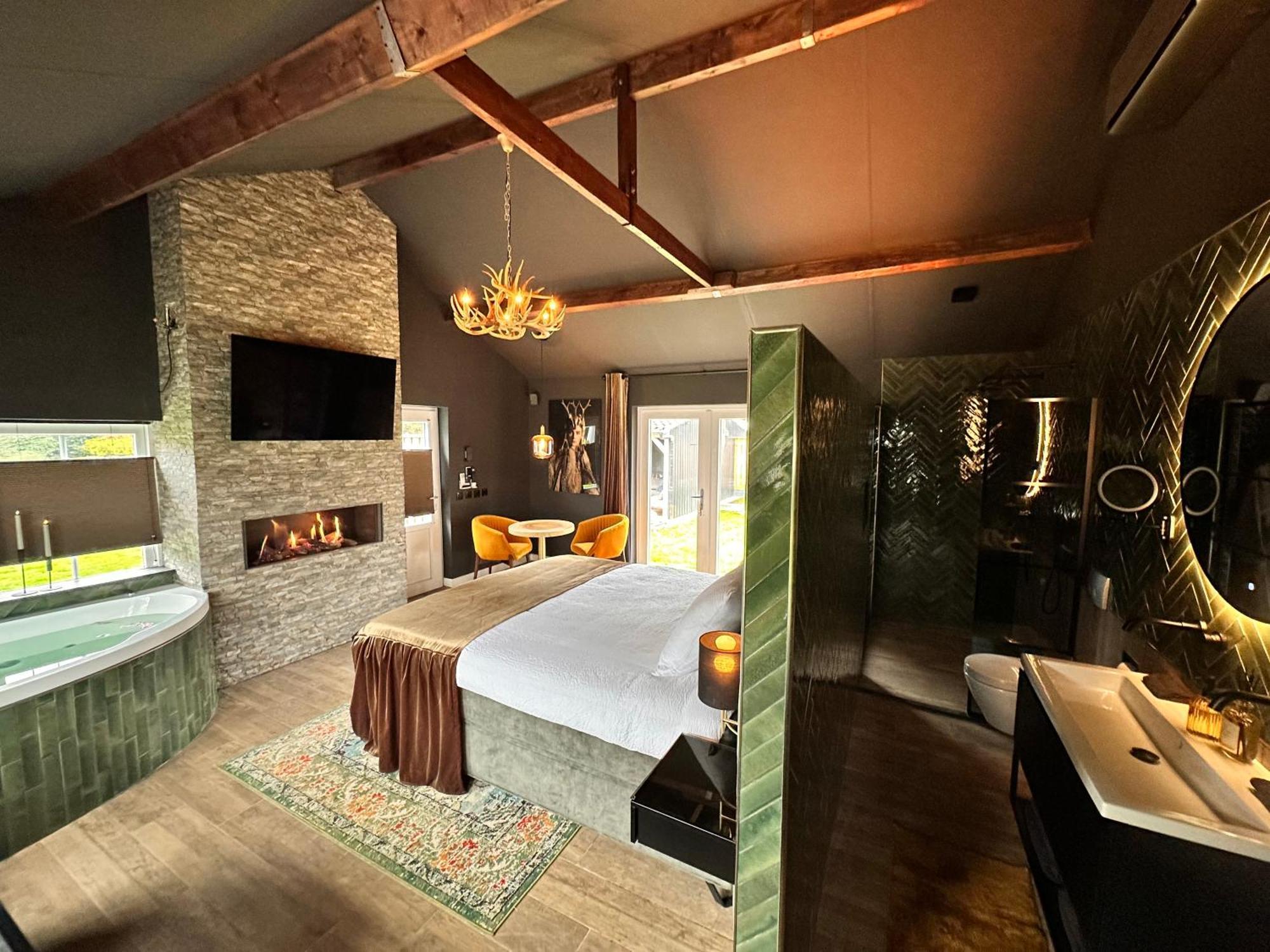 Wellness Tuin - Ultieme Partner Beleving - St Hubertus Suite Met Jacuzzi ,Openhaard, Prive Hottub En Prive Sauna In Jachthut Stijl Герст Екстер'єр фото